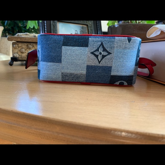 Louis Vuitton Denim Beach Pouch - Picture 4 of 7